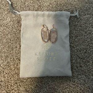 Kendra Scott Ella Rose Gold Drop Earring Stone has Rose Gold Glitter